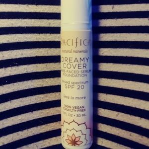 Pacifica Natural Minerals Foundation Light/Medium